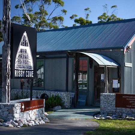 Risby Cove Boutique Hotel Strahan Esterno foto