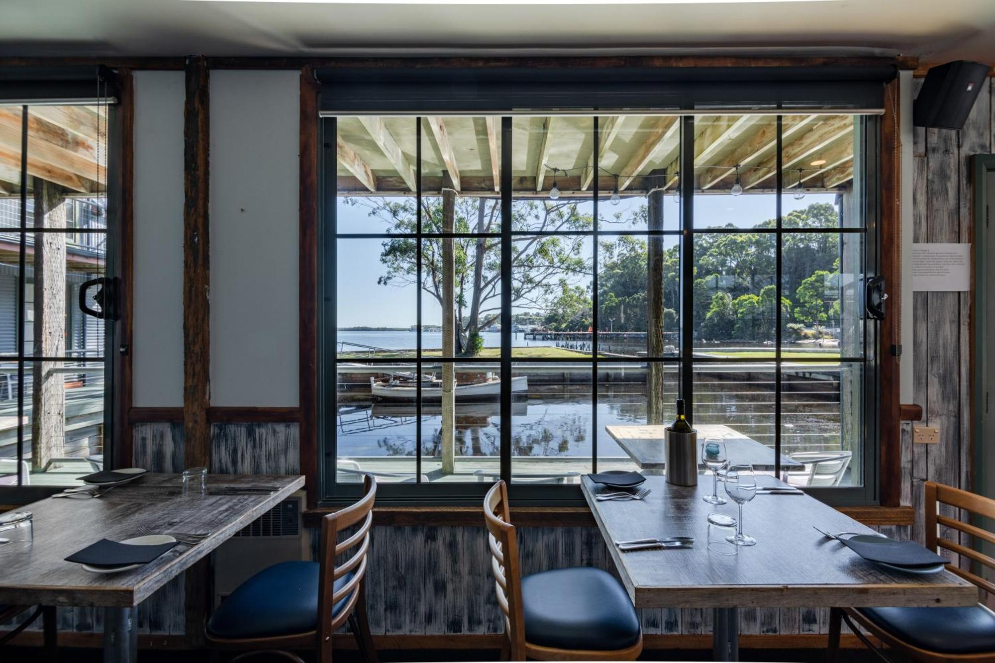 Risby Cove Boutique Hotel Strahan Esterno foto