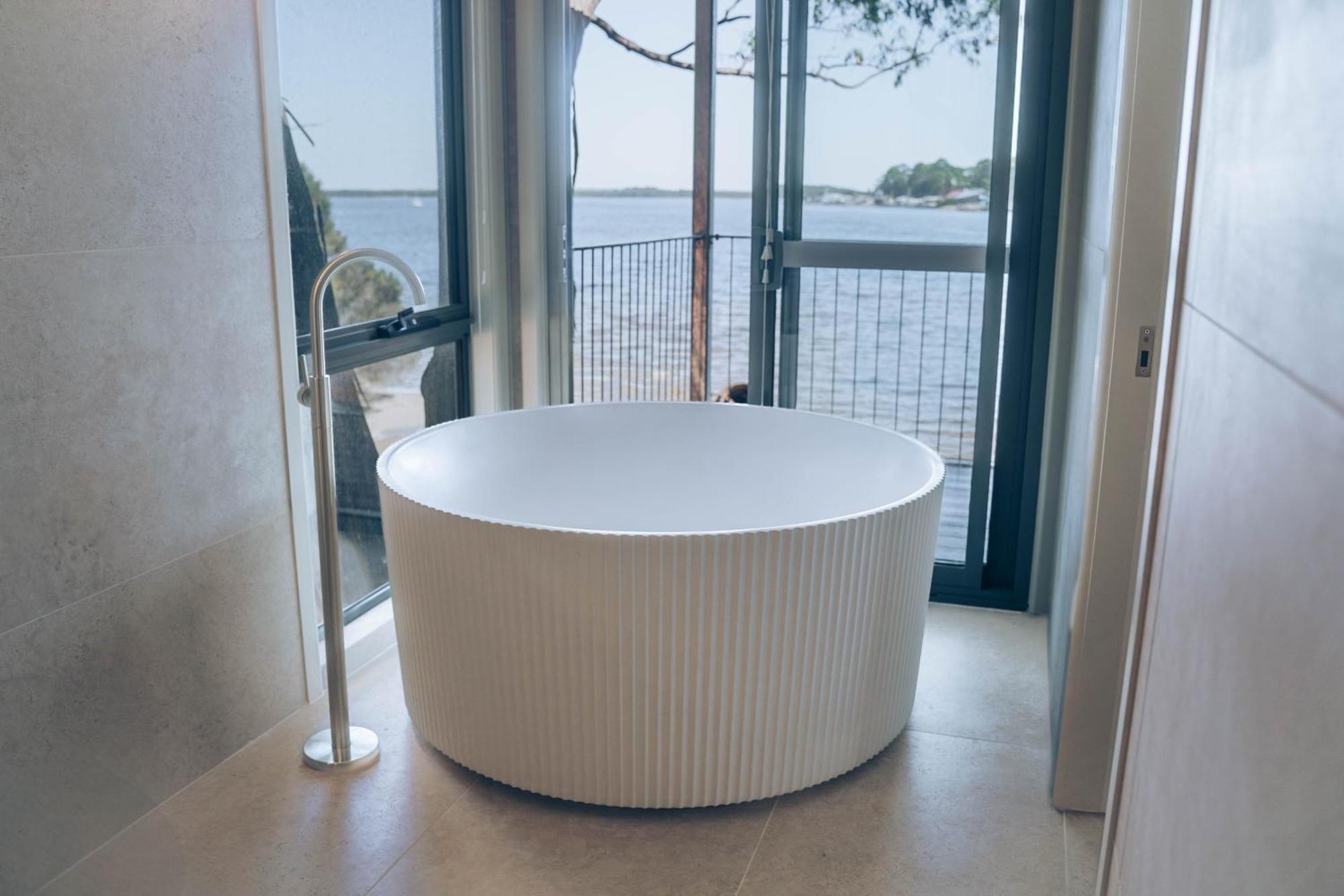 Risby Cove Boutique Hotel Strahan Esterno foto