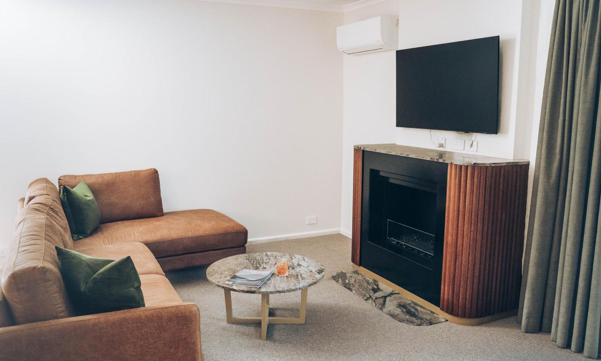 Risby Cove Boutique Hotel Strahan Esterno foto