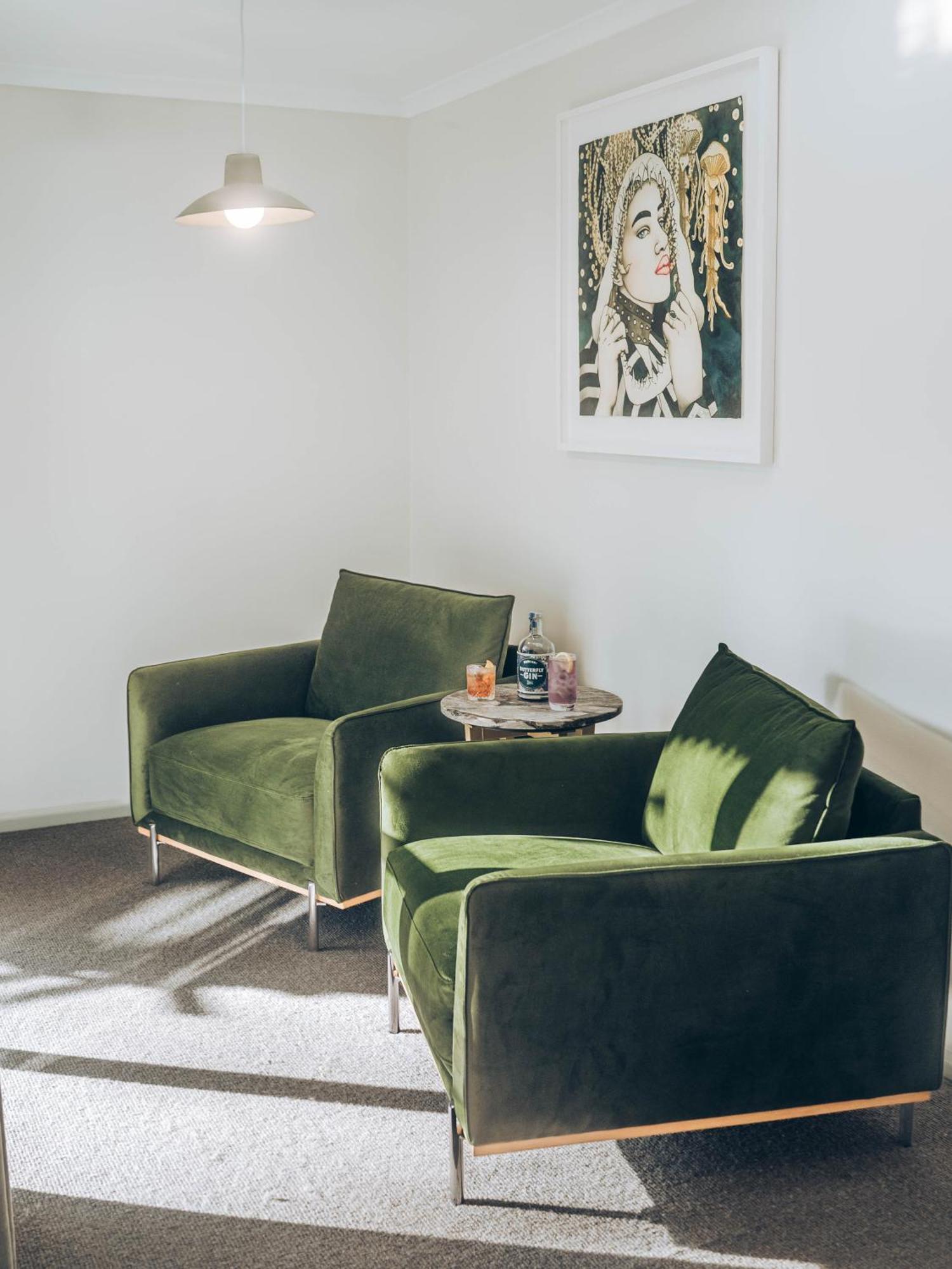 Risby Cove Boutique Hotel Strahan Esterno foto