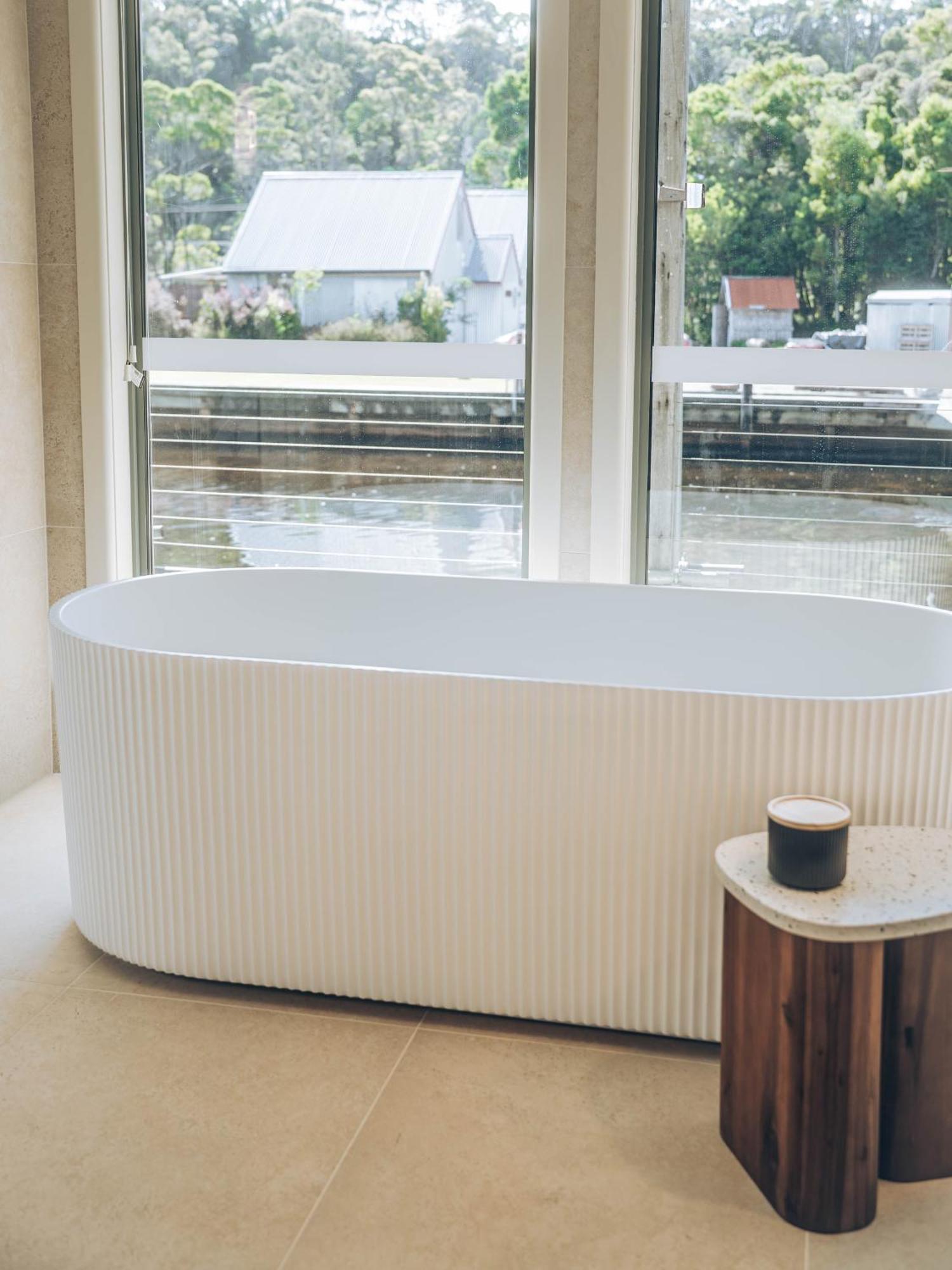 Risby Cove Boutique Hotel Strahan Esterno foto