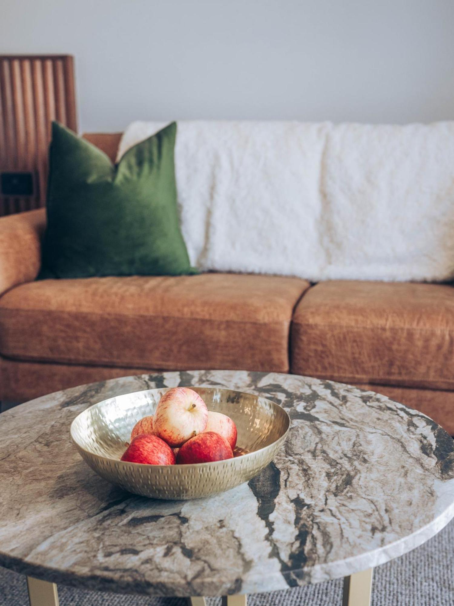 Risby Cove Boutique Hotel Strahan Esterno foto
