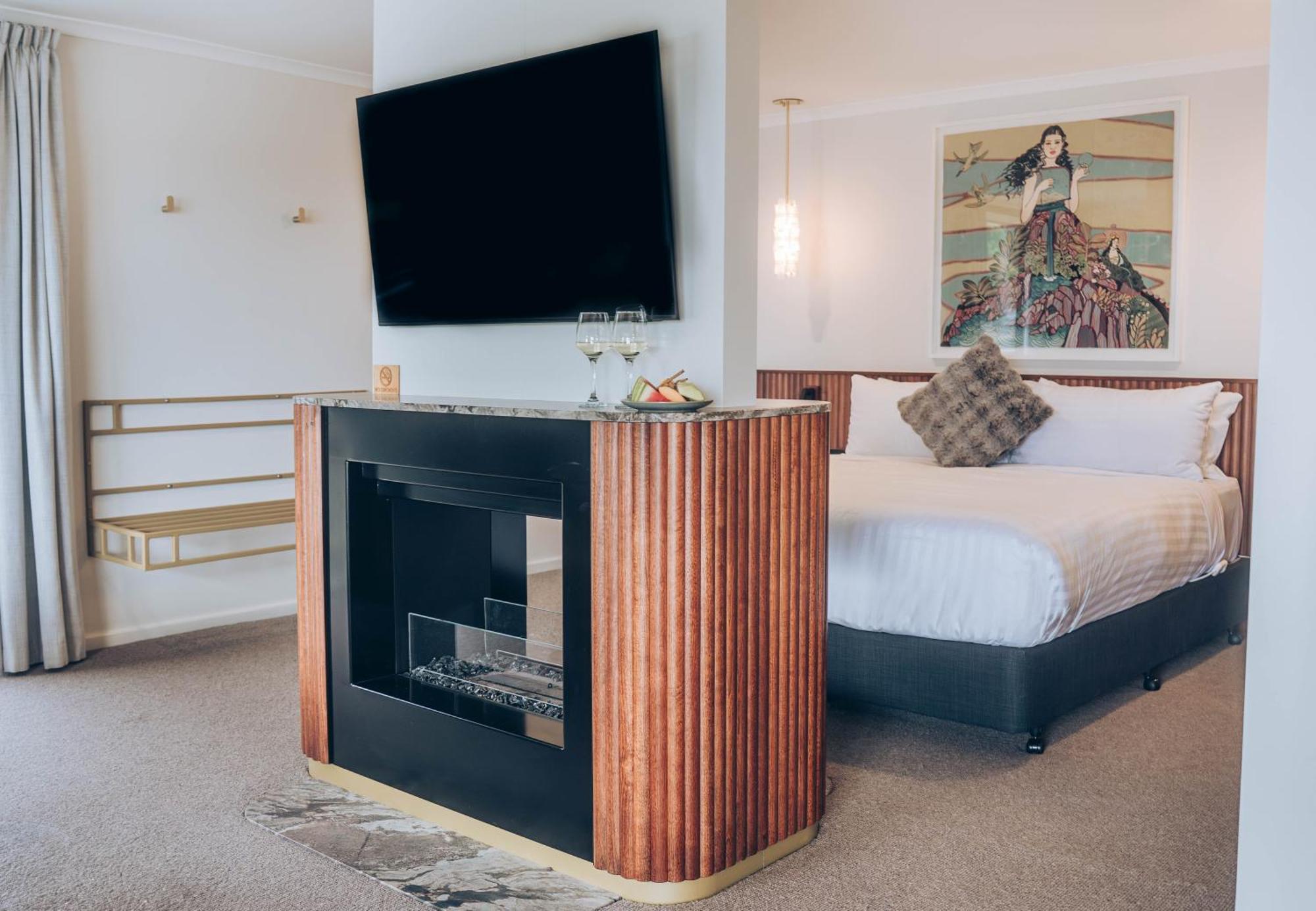 Risby Cove Boutique Hotel Strahan Esterno foto
