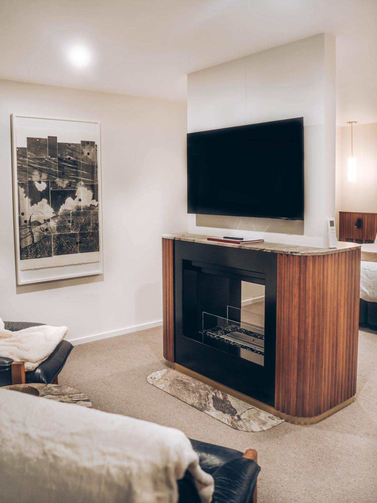 Risby Cove Boutique Hotel Strahan Esterno foto
