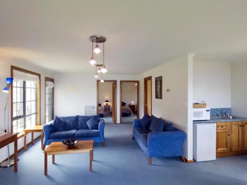 Risby Cove Boutique Hotel Strahan Esterno foto